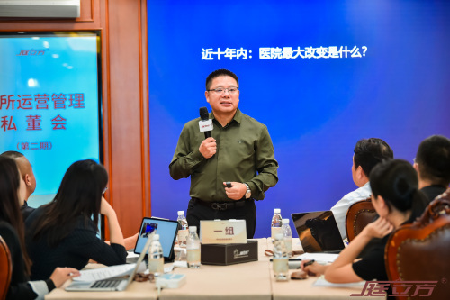 我在政法系统办案时偶然给朋友透露案情，会被追究刑事责任吗？