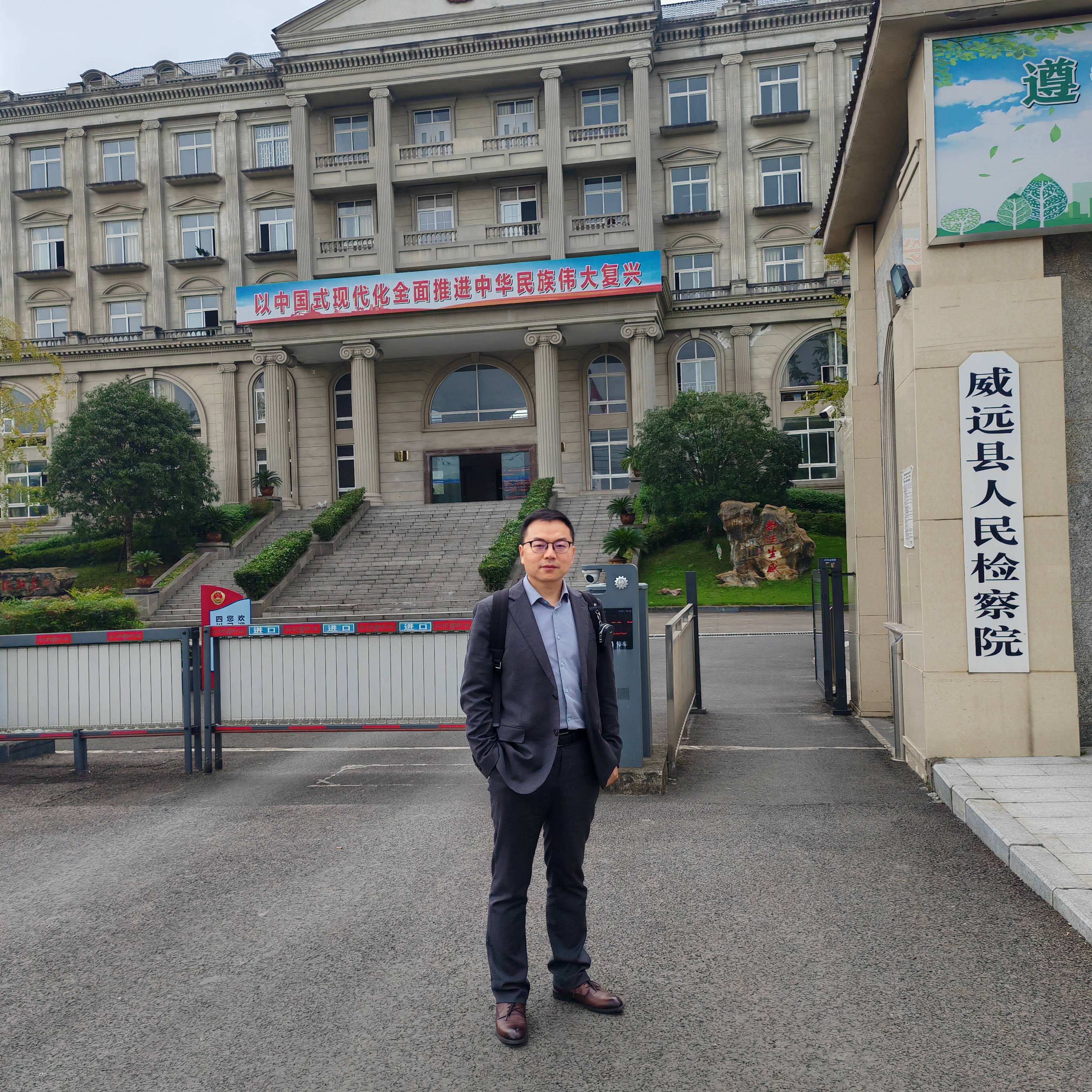 前检察官何冰冰解答：国企单位中集体研究的决定出事了，责任算在谁头上？
